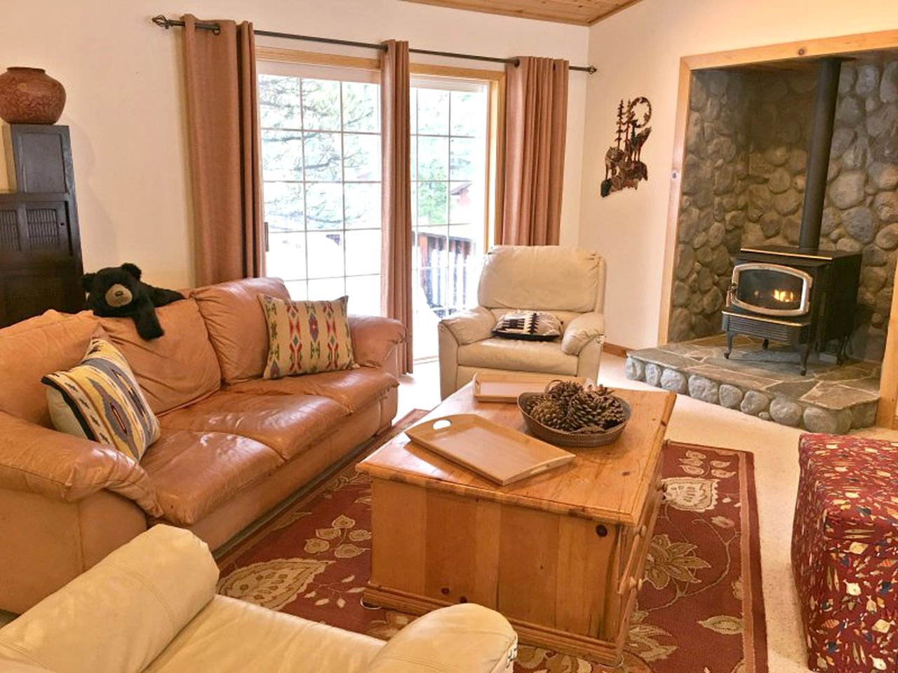 Stately Forest Cabin for Eight Guests near Kings Beach on Lake Tahoe, California