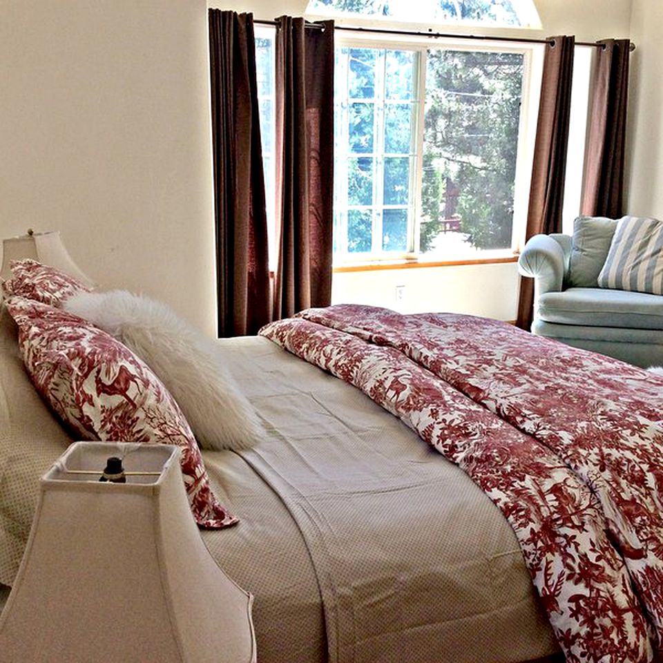 Stately Forest Cabin for Eight Guests near Kings Beach on Lake Tahoe, California