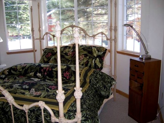 Cabins (Kings Beach, California, United States)