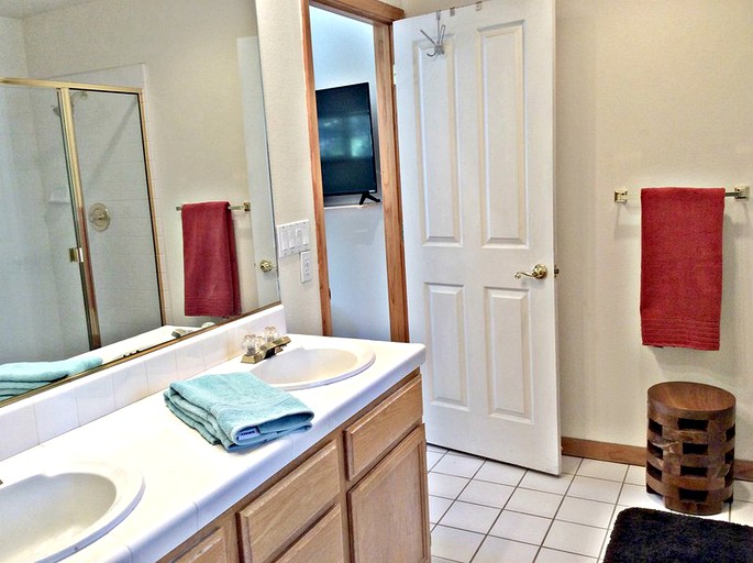 Cabins (Kings Beach, California, United States)