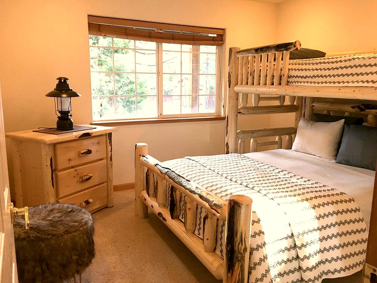 Stately Forest Cabin for Eight Guests near Kings Beach on Lake Tahoe, California