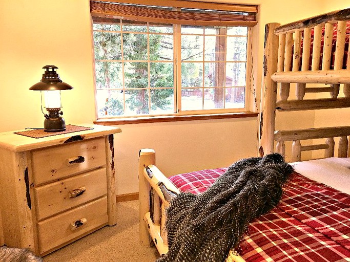 Cabins (Kings Beach, California, United States)