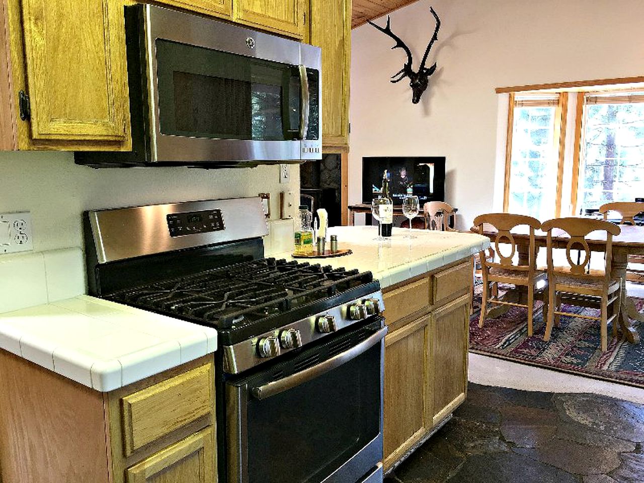 Stately Forest Cabin for Eight Guests near Kings Beach on Lake Tahoe, California