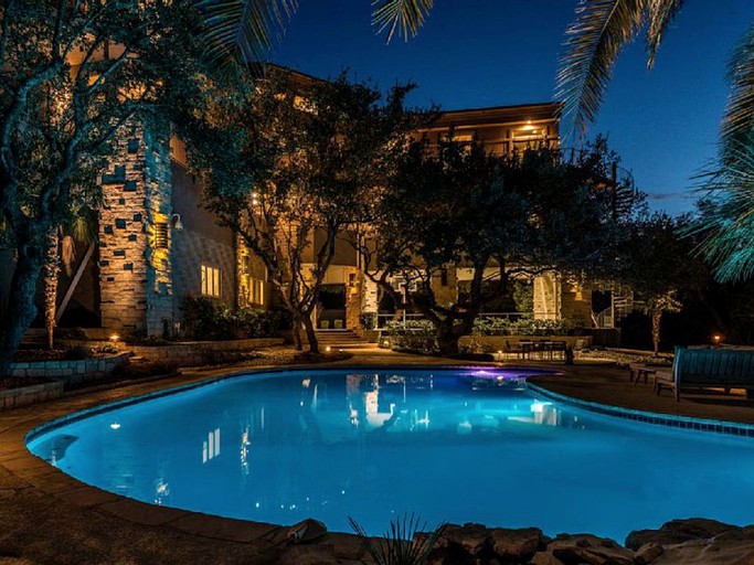 Lake Travis vacation rental's pool