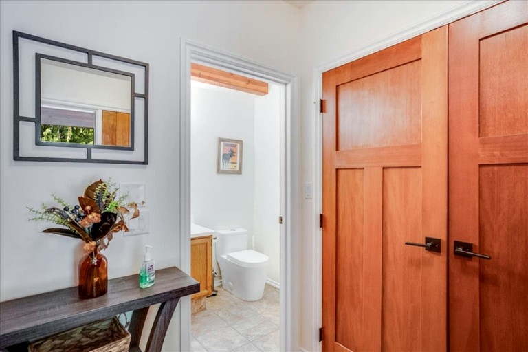 Vacation Rentals (Canada, --, --)