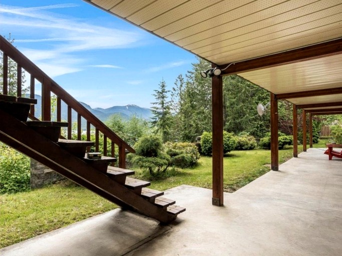 Vacation Rentals (Canada, --, --)