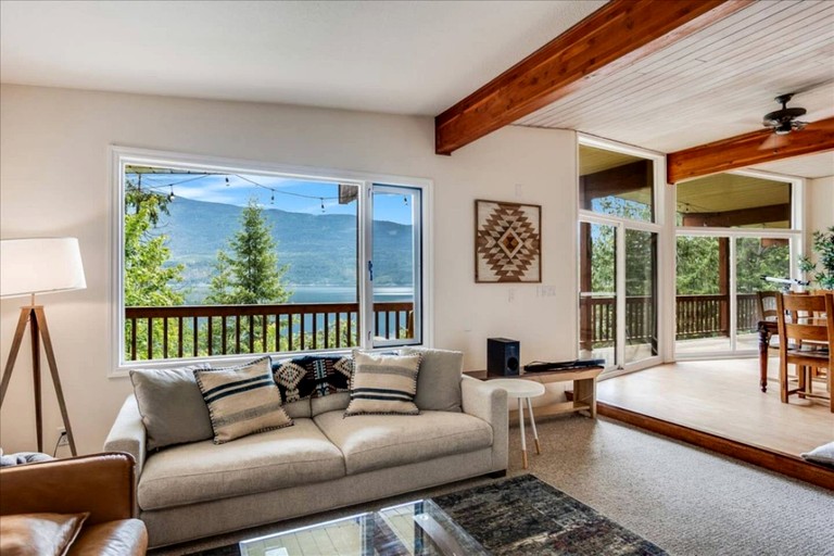 Vacation Rentals (Canada, --, --)