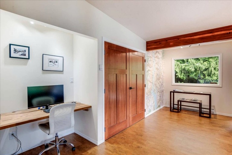 Vacation Rentals (Canada, --, --)