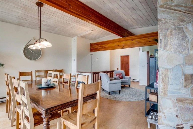 Vacation Rentals (Canada, --, --)