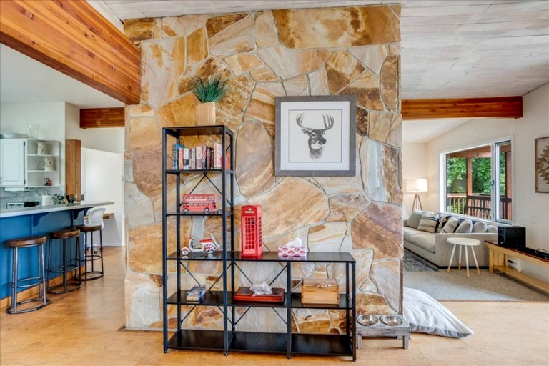 Vacation Rentals (Canada, --, --)