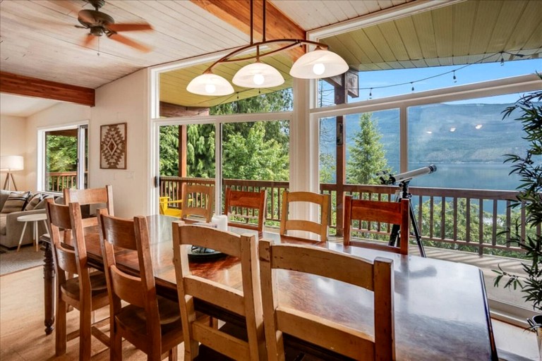 Vacation Rentals (Canada, --, --)