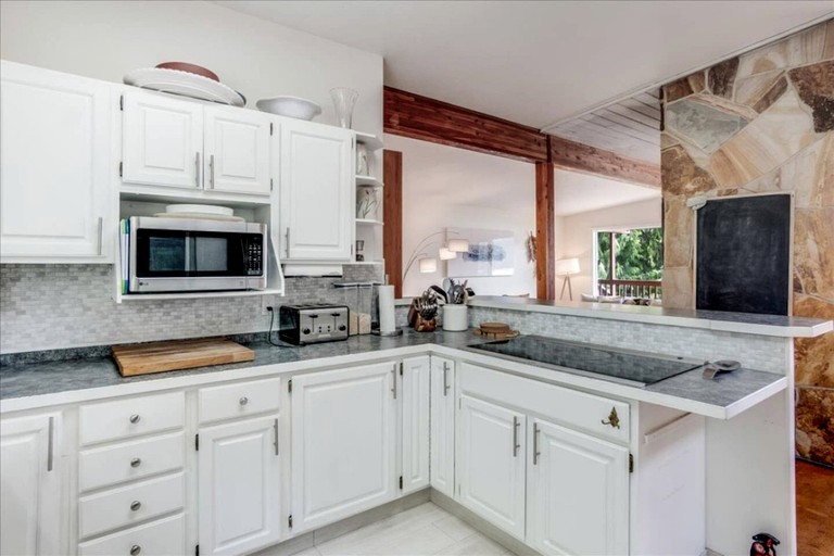 Vacation Rentals (Canada, --, --)