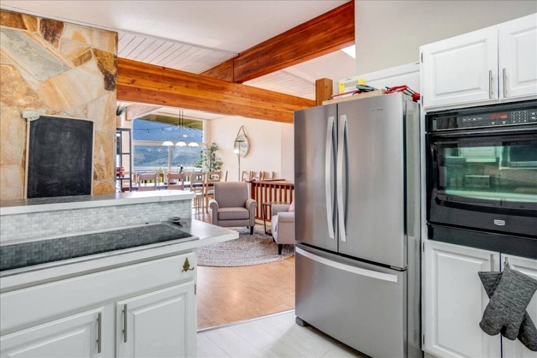 Vacation Rentals (Canada, --, --)