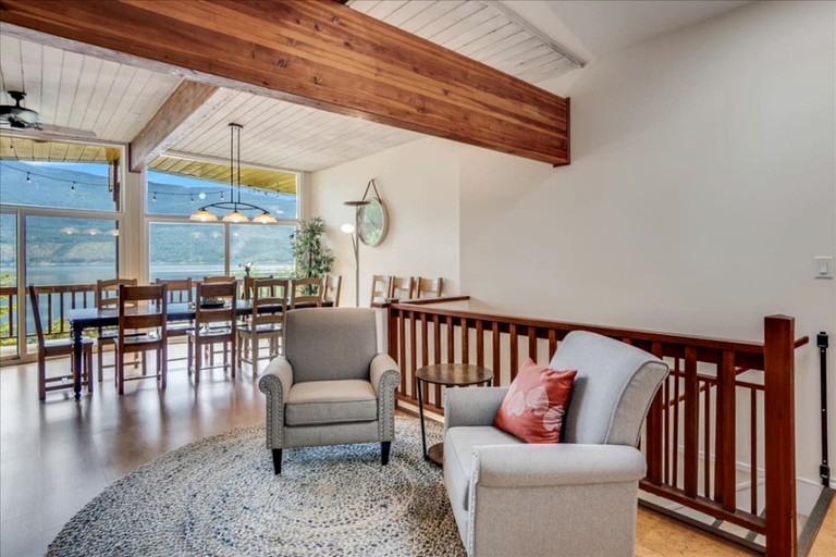 Vacation Rentals (Canada, --, --)