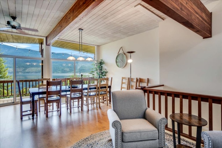 Vacation Rentals (Canada, --, --)