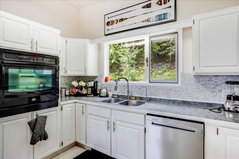 Vacation Rentals (Canada, --, --)