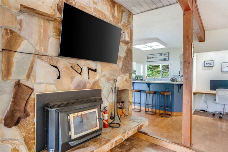 Vacation Rentals (Canada, --, --)