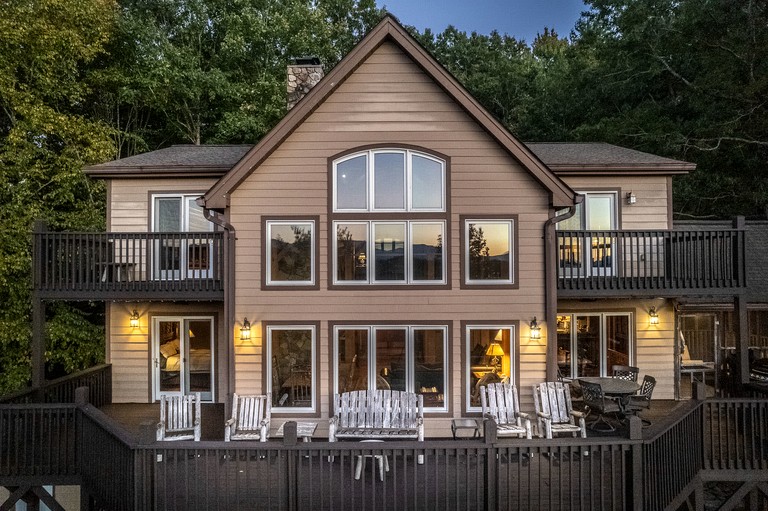 Luxury Timber Frame Cabin with Lake Views & Private Trails near Fontana Lake and Bryson City, NC