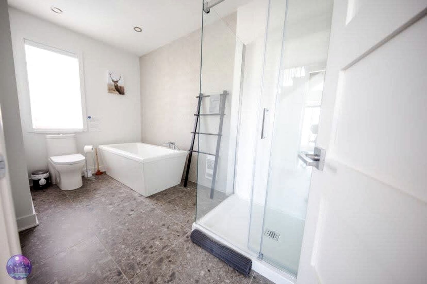 Lake Villa with Hot-Tub, Games and Barbecue Perfect for Water Sports in Saint Come, Quebec