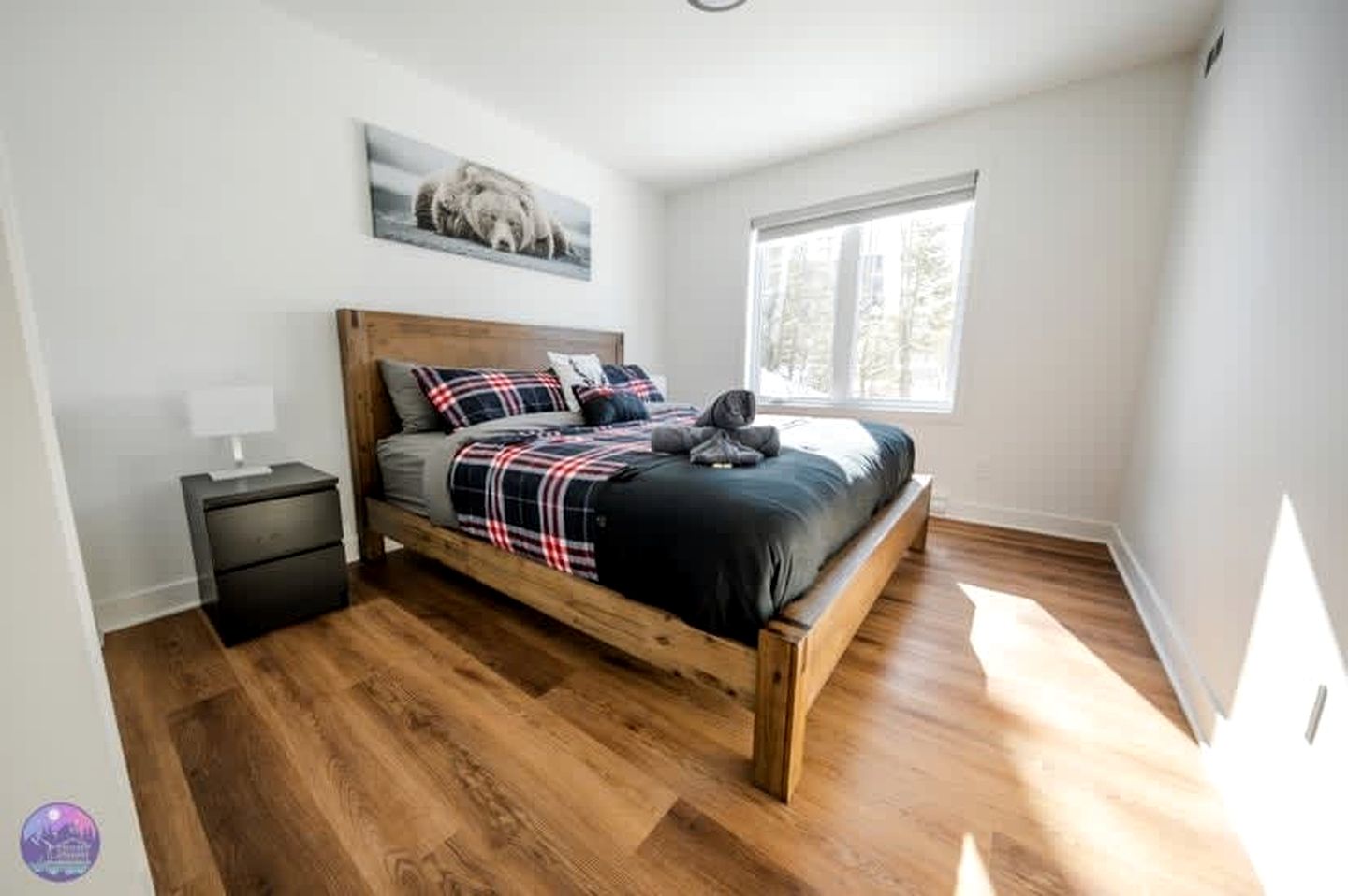 Lake Villa with Hot-Tub, Games and Barbecue Perfect for Water Sports in Saint Come, Quebec