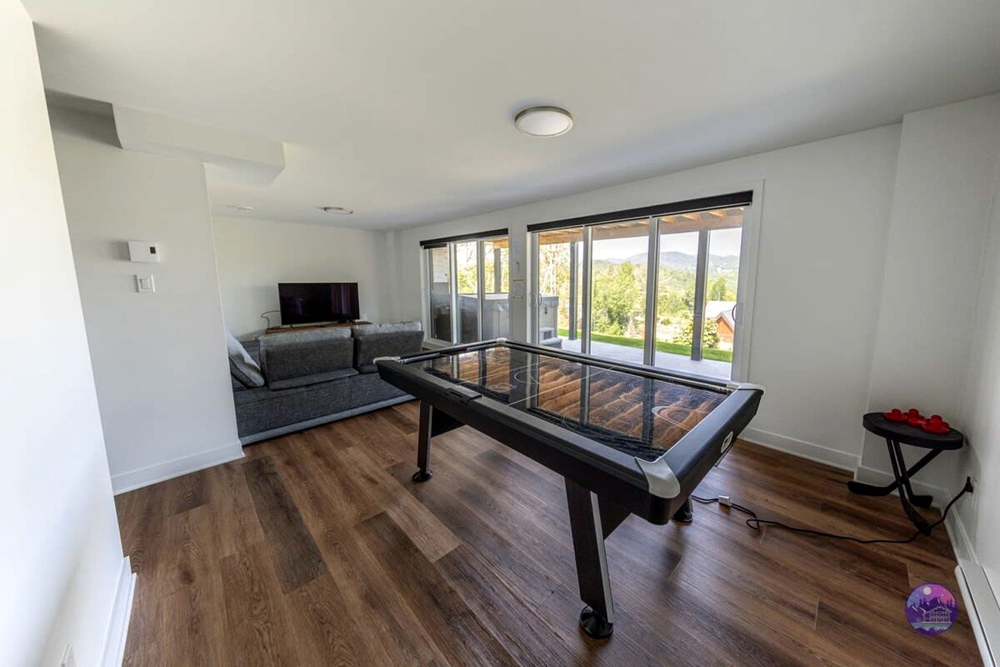 Lake Villa with Hot-Tub, Games and Barbecue Perfect for Water Sports in Saint Come, Quebec