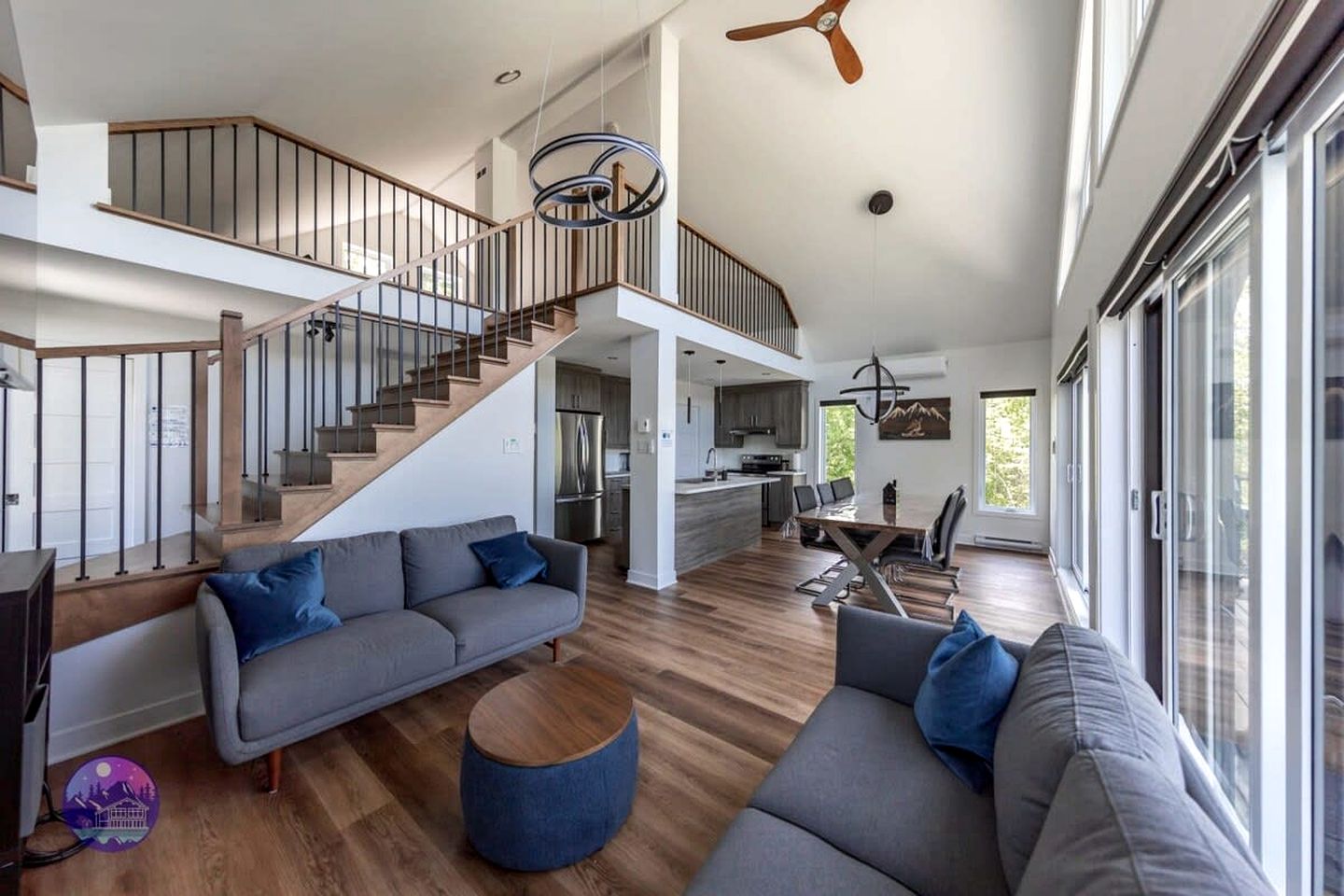 Lake Villa with Hot-Tub, Games and Barbecue Perfect for Water Sports in Saint Come, Quebec