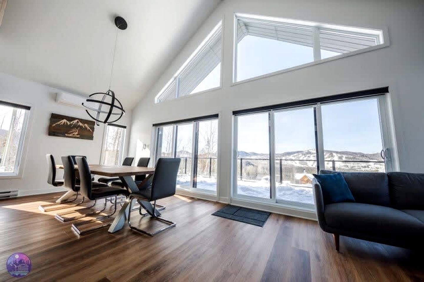Lake Villa with Hot-Tub, Games and Barbecue Perfect for Water Sports in Saint Come, Quebec