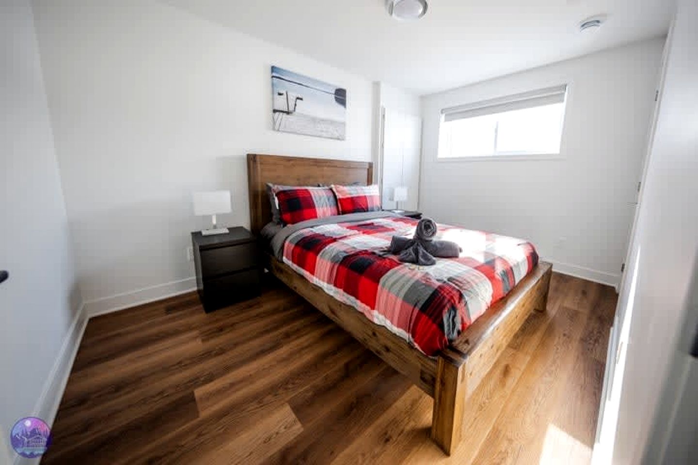 Lake Villa with Hot-Tub, Games and Barbecue Perfect for Water Sports in Saint Come, Quebec