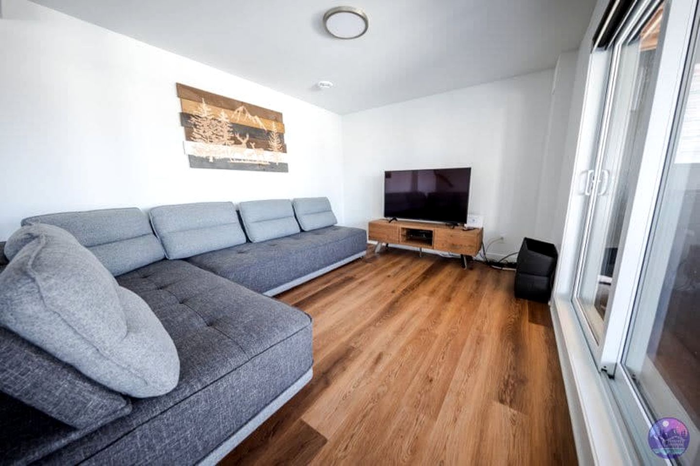 Lake Villa with Hot-Tub, Games and Barbecue Perfect for Water Sports in Saint Come, Quebec