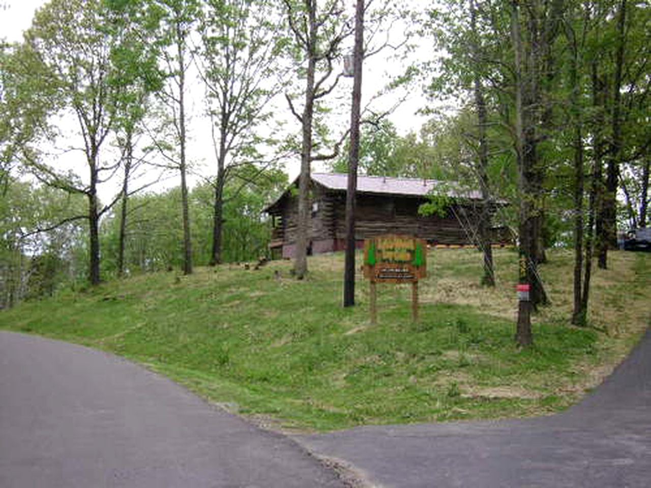 Impressive Cabin Rental with Campfire Area and Beautiful Views near Kentucky Lake