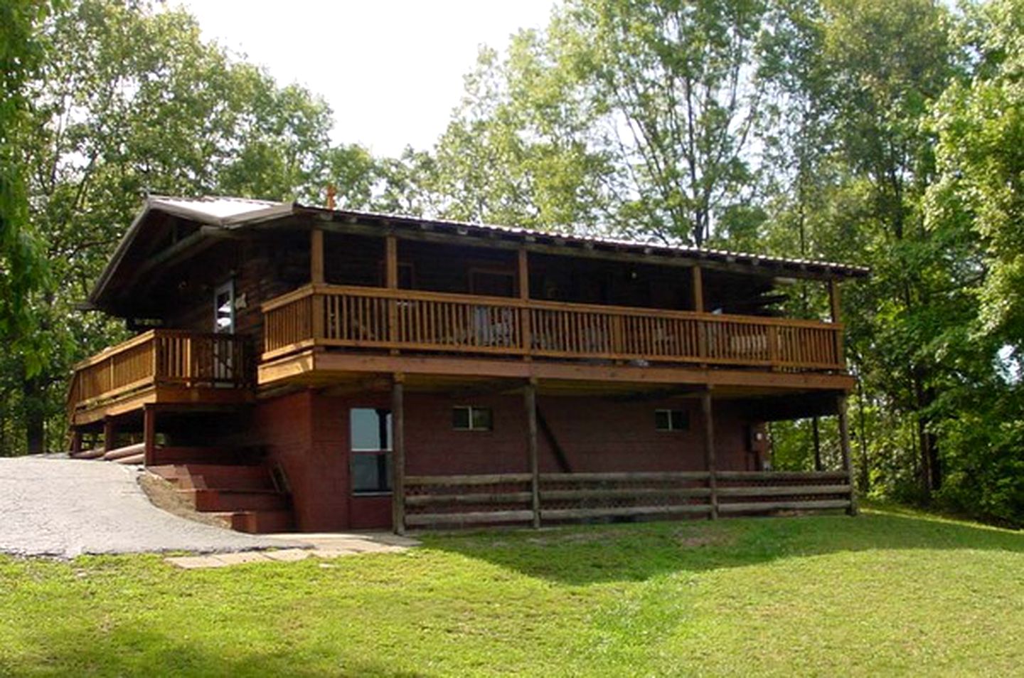 Impressive Cabin Rental with Campfire Area and Beautiful Views near Kentucky Lake