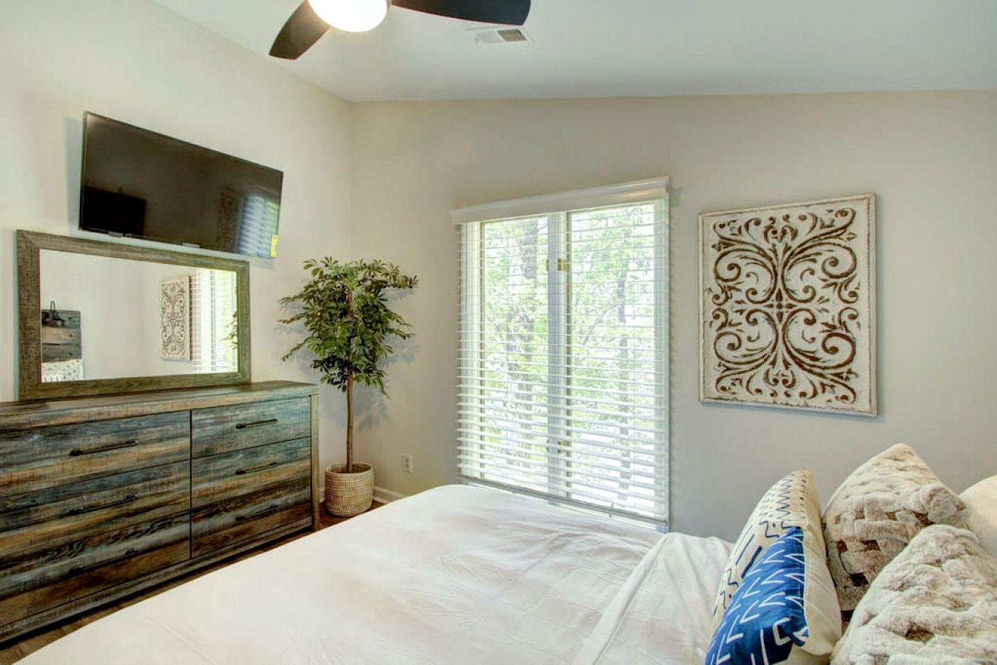 Embrace Nature in this Lakefront Cottage with Fire Pit in Charlotte, North Carolina