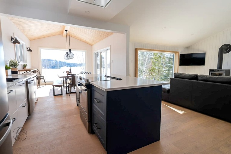 Cabins (Canada, Saint-Didace, Quebec)