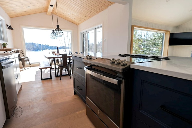 Cabins (Canada, Saint-Didace, Quebec)
