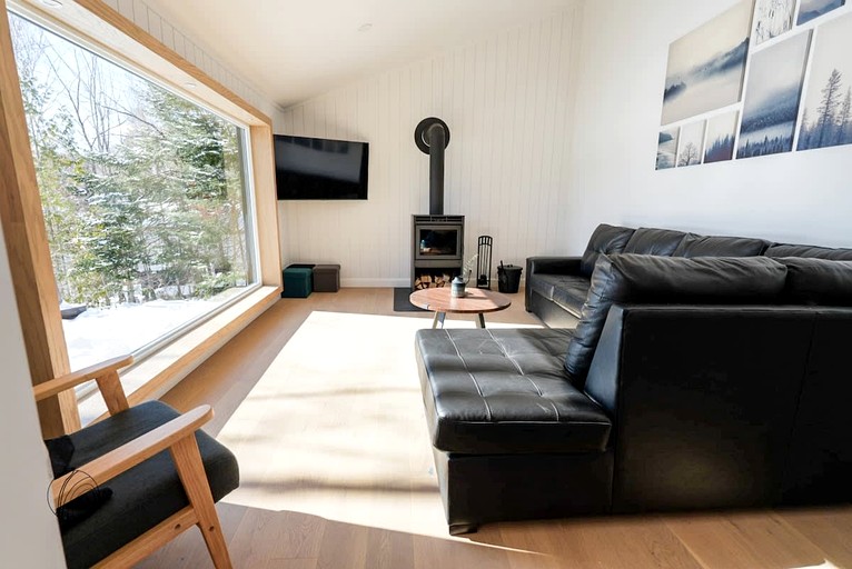 Cabins (Canada, Saint-Didace, Quebec)