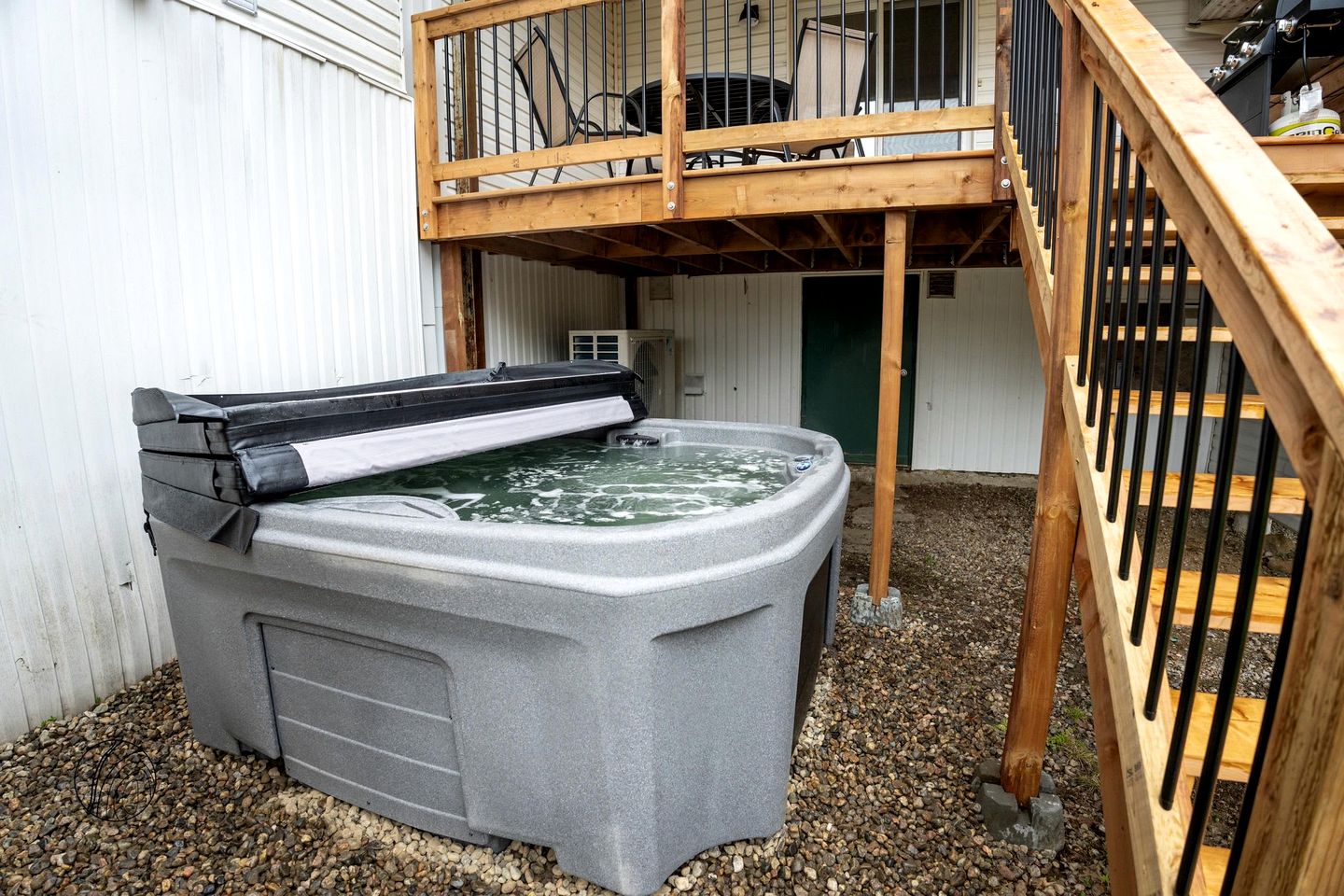 Lakefront Suite Rental with Barbecue Perfect for Water Activities in Lac des Plages, Quebec