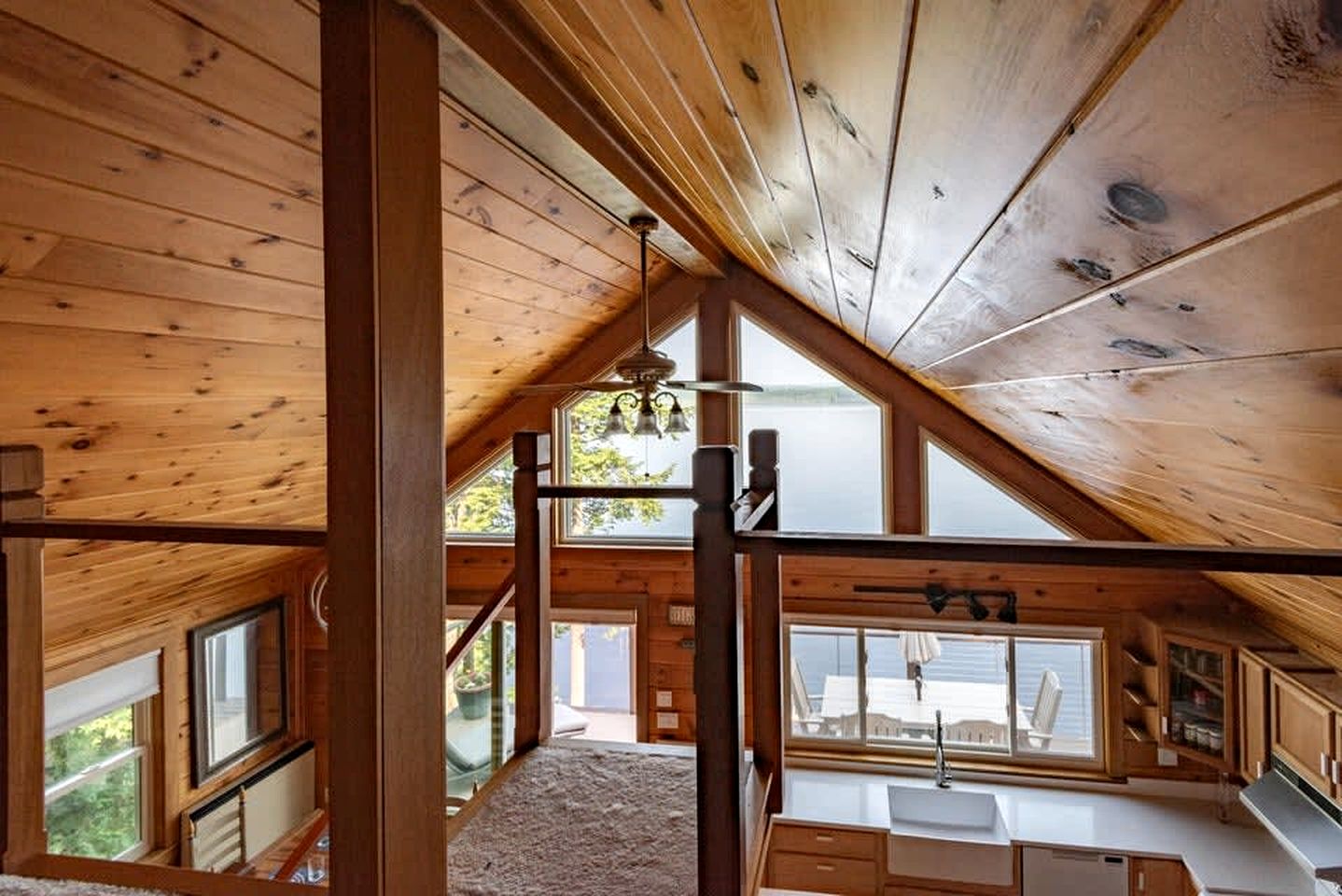 Lakefront Cabin Beautifully Design with Deck in Maine