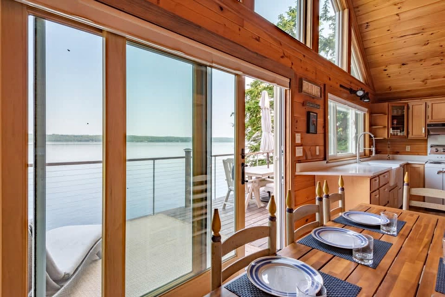 Lakefront Cabin Beautifully Design with Deck in Maine