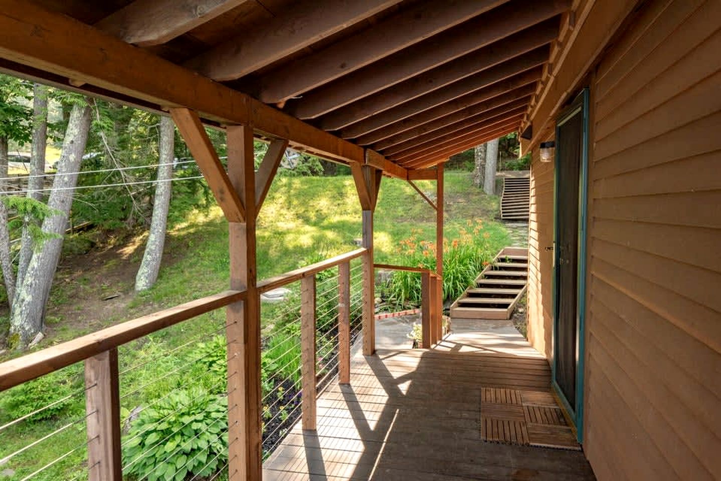 Lakefront Cabin Beautifully Design with Deck in Maine