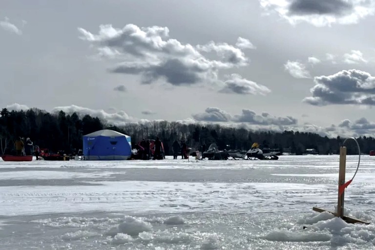 Cabins (United States of America, Sidney, Maine)