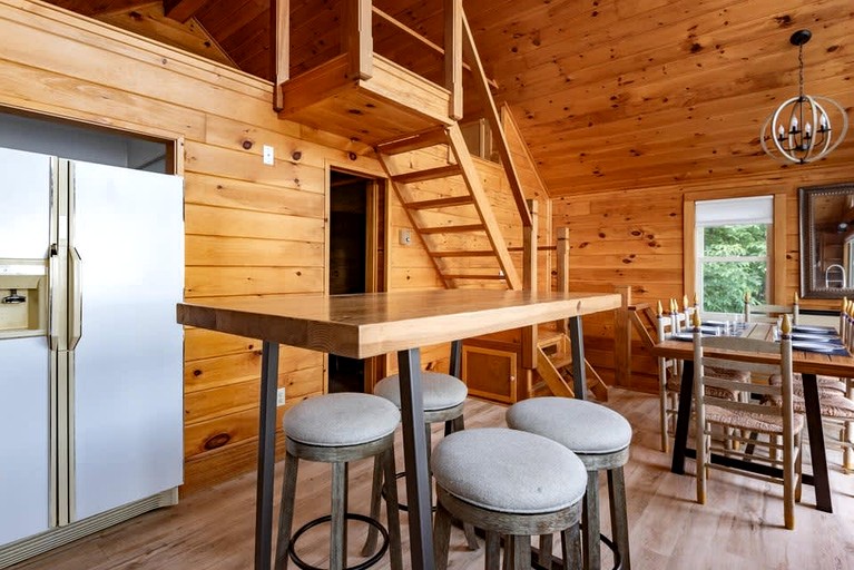Cabins (United States of America, Sidney, Maine)