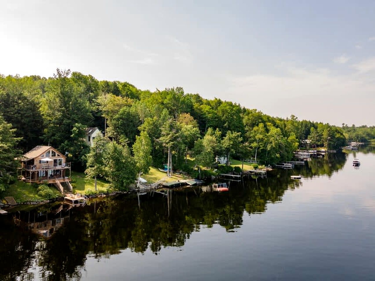 Lakefront Cabin Beautifully Design with Deck in Maine