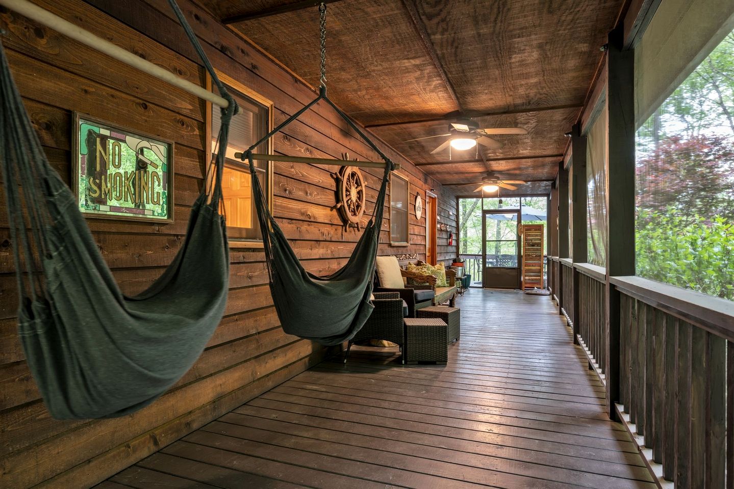 Breathtaking Wooden Cabin with Hot-tub in Murphy, North Carolina
