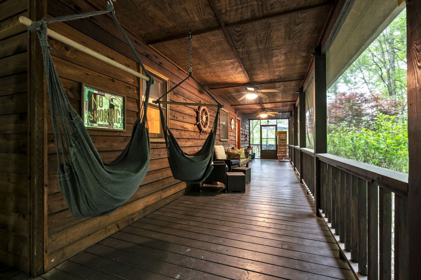 Breathtaking Wooden Cabin with Hot-tub in Murphy, North Carolina