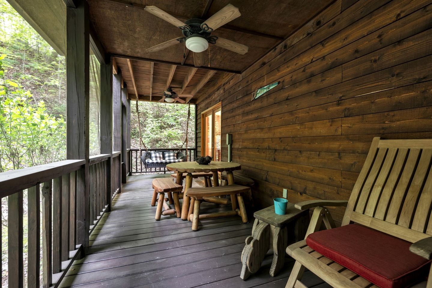 Breathtaking Wooden Cabin with Hot-tub in Murphy, North Carolina