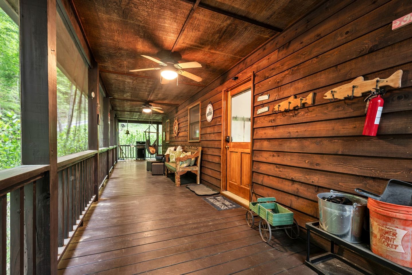 Breathtaking Wooden Cabin with Hot-tub in Murphy, North Carolina