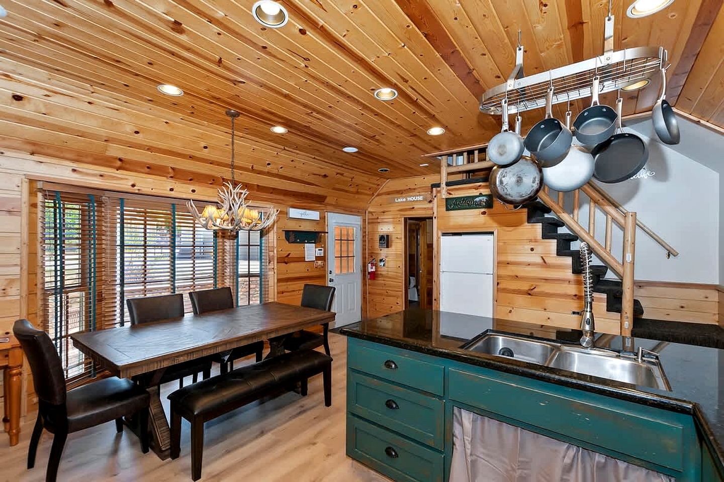 Lakefront Cabin with Fireplace, Jacuzzi and Pool Table in Big Bear Lake, California