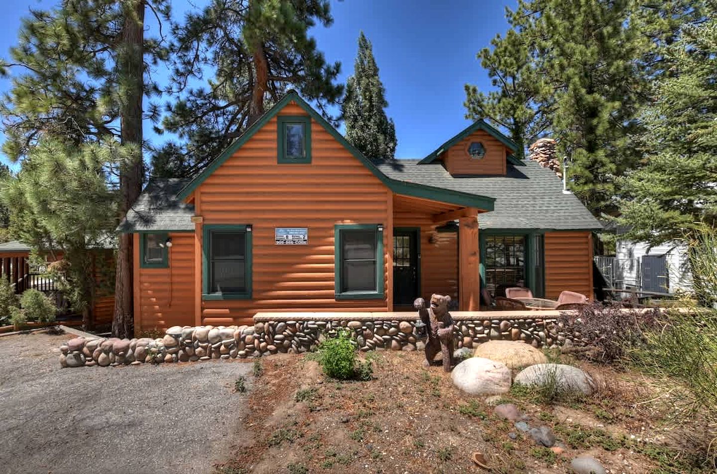 Cabins (United States of America, Big Bear Lake, California)