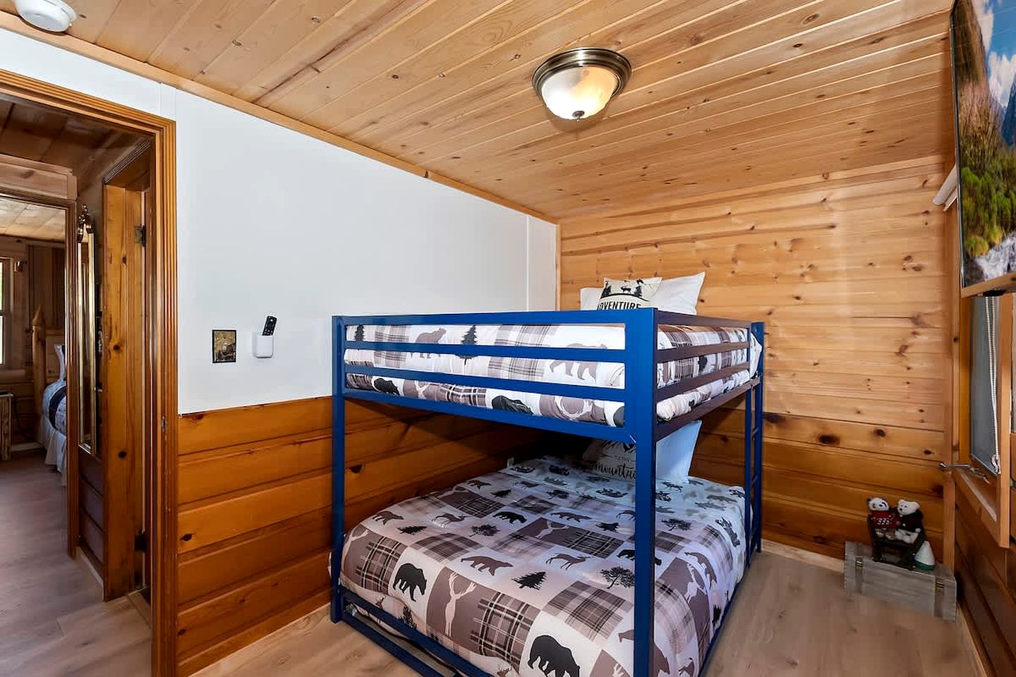 Lakefront Cabin with Fireplace, Jacuzzi and Pool Table in Big Bear Lake, California