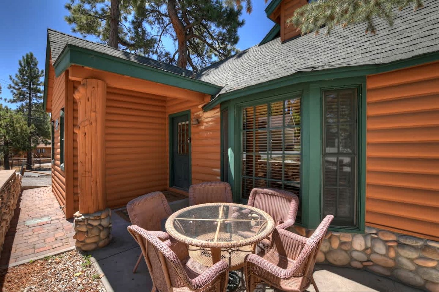 Lakefront Cabin with Fireplace, Jacuzzi and Pool Table in Big Bear Lake, California